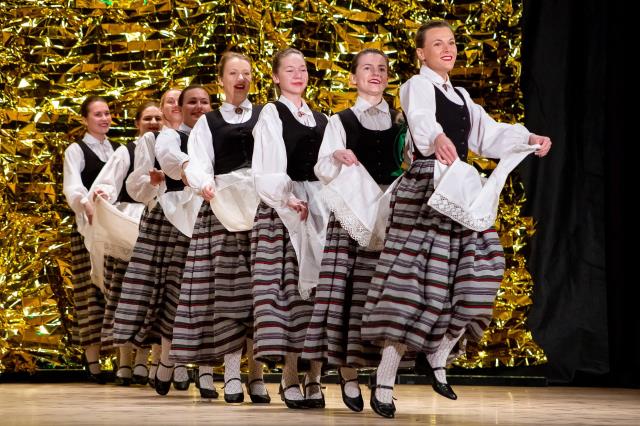 Jumpravas kultūras nama amatiermākslas kolektīvu koncertā "Gada balva"